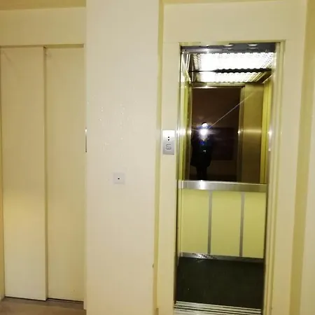 With One Bedroom In Armacao De Pera With Shared Pool Terrace And Wifi 500 M From The Beach * Silves